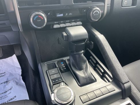 Certified 2025 Toyota Tacoma SR5 AWD/4WD image 22
