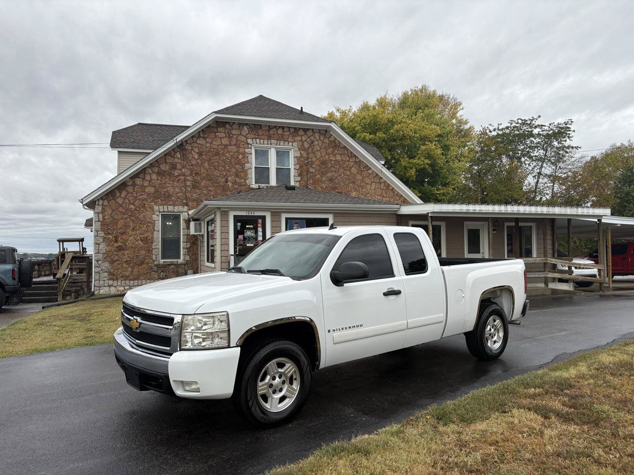 Used 2007 Chevrolet Silverado 1500 LT w/ Safety Package RWD image 1