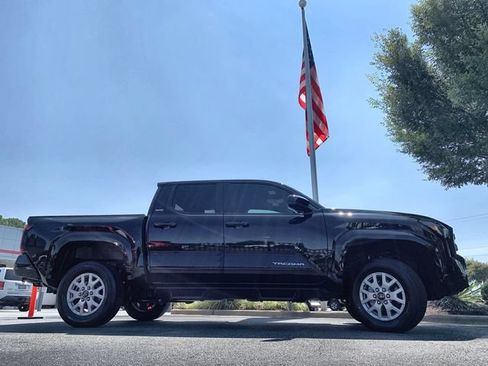 Used 2024 Toyota Tacoma SR5 AWD/4WD image 9