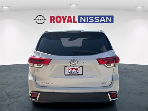 Used 2017 Toyota Highlander Limited image 6