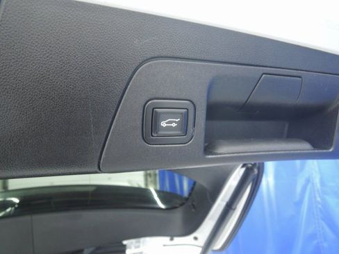 Used 2023 Buick Envision Essence image 27