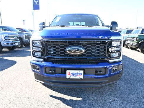New 2026 Ford F250 Lariat w/ Black Appearance Package image 9