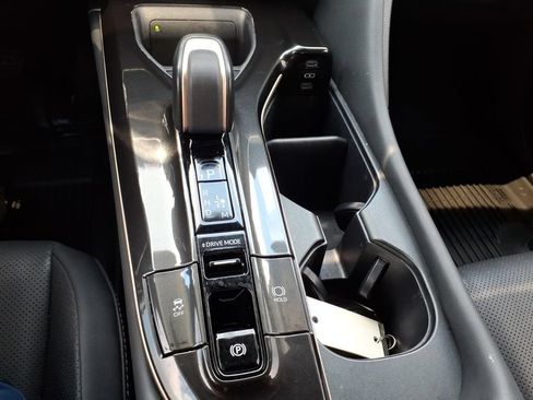 Used 2024 Toyota Crown Platinum AWD/4WD image 23