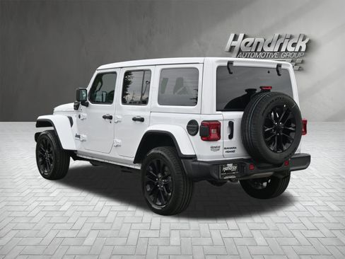 Used 2025 Jeep Wrangler Unlimited Sahara w/ Safety Group AWD/4WD image 8