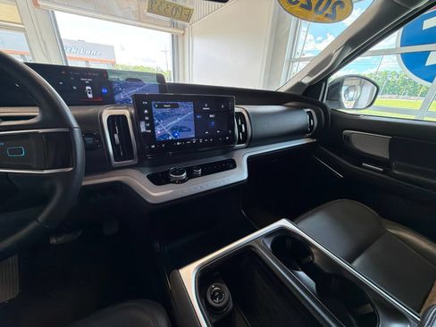 Used 2025 Ford Expedition Max Active AWD/4WD image 29