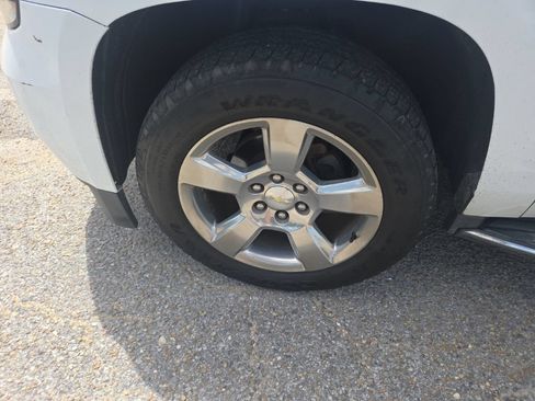 Used 2020 Chevrolet Suburban Premier RWD image 21