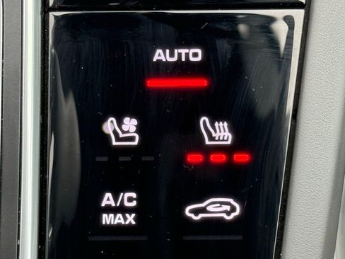 Used 2023 Porsche Cayenne Turbo S image 29