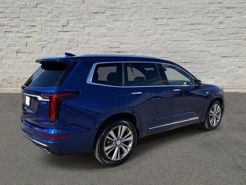 Used 2025 Cadillac XT6 Premium Luxury image 5
