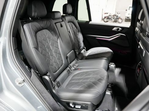 Used 2024 BMW X7 xDrive40i w/ M Sport Package image 33