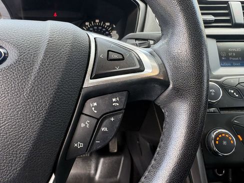 Used 2017 Ford Fusion SE w/ Equipment Group 201A FWD image 17