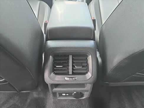 Used 2024 Volkswagen Tiguan SE FWD image 19