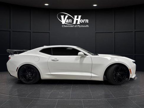 Used 2017 Chevrolet Camaro SS RWD image 8