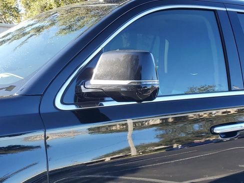 Used 2018 Cadillac Escalade Premium Luxury image 12