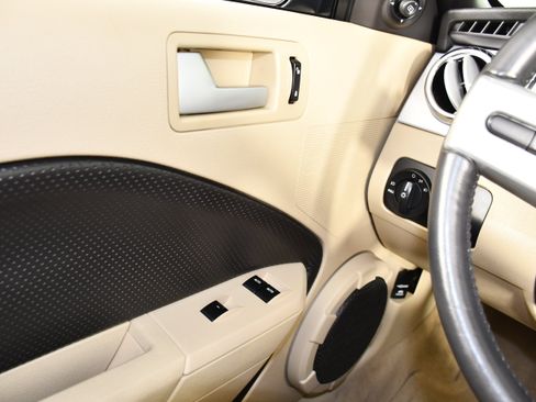 Used 2006 Ford Mustang GT RWD image 36