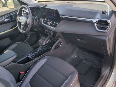 Used 2025 Chevrolet TrailBlazer LT FWD image 32