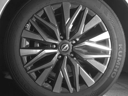 Used 2025 Nissan Altima 2.5 SV FWD image 15