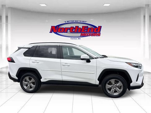 Used 2024 Toyota RAV4 LE AWD/4WD image 2