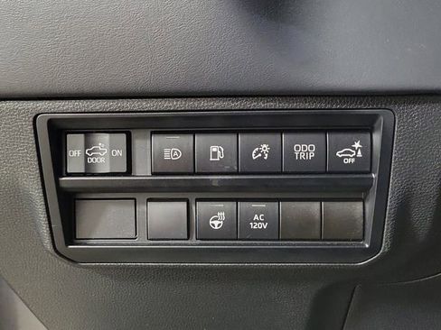 Used 2022 Toyota Tundra Platinum AWD/4WD image 24