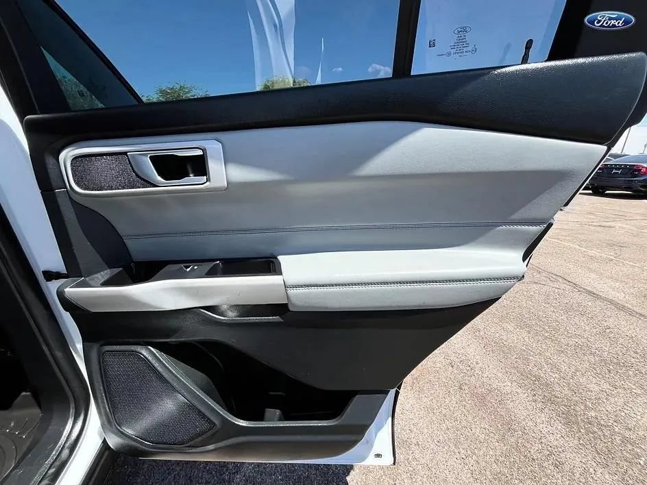 Used 2021 Ford Explorer XLT w/ Equipment Group 202A RWD image 19