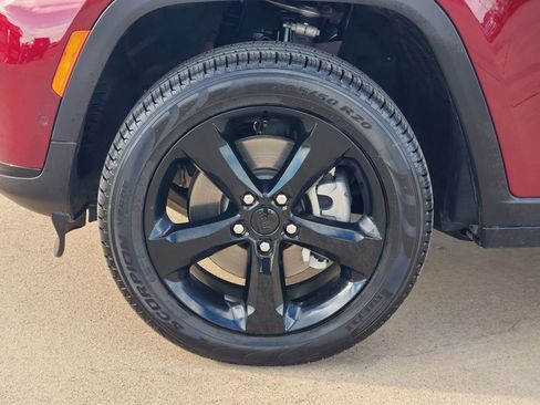 Used 2025 Jeep Grand Cherokee L Limited w/ Luxury Tech Group II image 13