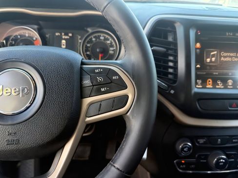 Used 2017 Jeep Cherokee Latitude image 29