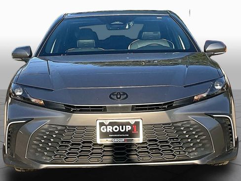 Used 2025 Toyota Camry SE w/ Convenience Package FWD image 4