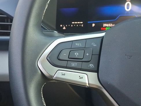 Used 2023 Volkswagen Taos SE w/ Panoramic Sunroof Package image 24