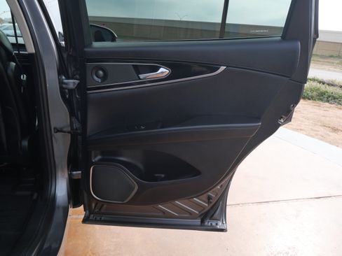 Used 2022 Lincoln Nautilus Reserve w/ Equipment Group 201A image 11