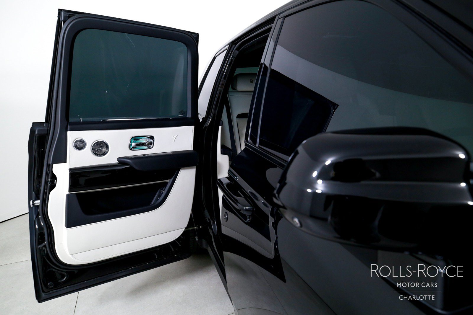 Used 2023 Rolls-Royce Cullinan w/ Cullinan Package AWD/4WD image 28