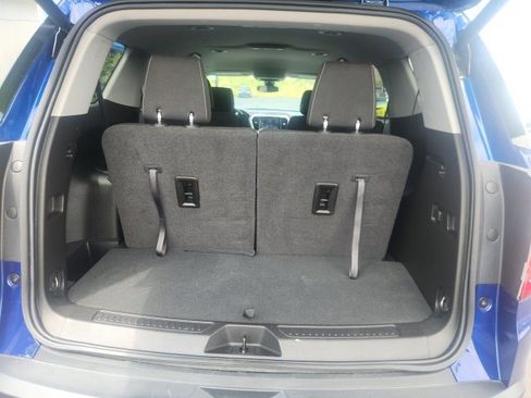 Used 2023 GMC Acadia SLE w/ Driver Convenience Package image 14