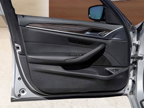 Used 2019 BMW 530i w/ Convenience Package image 26