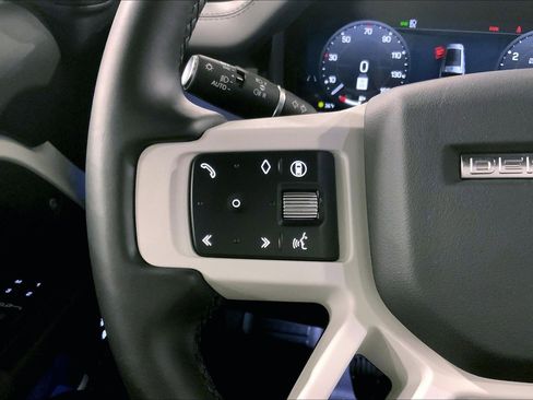 Used 2025 Land Rover Defender 130 X-Dynamic SE image 23