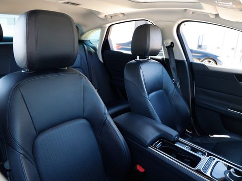 Used 2018 Jaguar XF Prestige image 19