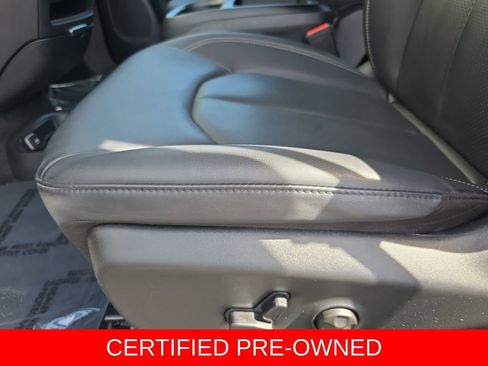 Used 2025 Chrysler Pacifica Select image 30