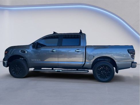 Used 2017 Nissan Titan SV AWD/4WD image 3
