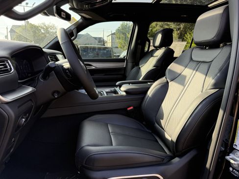 New 2025 Jeep Wagoneer L Series II image 14