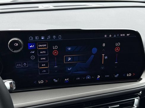 New 2026 Chevrolet Traverse LT w/ Sun and Wheel Package FWD image 17