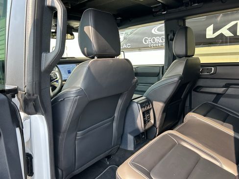 Used 2025 Ford Bronco Outer Banks AWD/4WD image 13