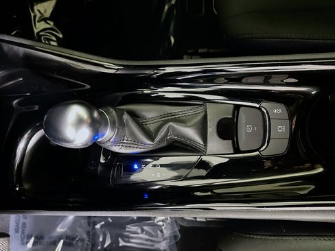 Used 2020 Toyota C-HR XLE FWD image 22