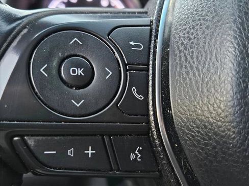 Used 2020 Toyota Camry SE FWD image 19
