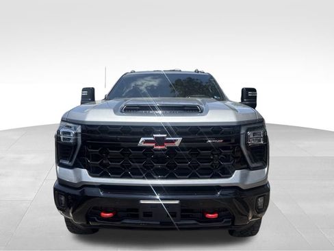 Used 2025 Chevrolet Silverado 2500 ZR2 w/ Technology Package AWD/4WD image 3
