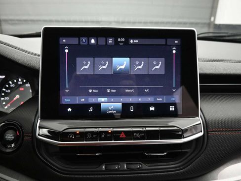 Used 2023 Jeep Compass Trailhawk image 16