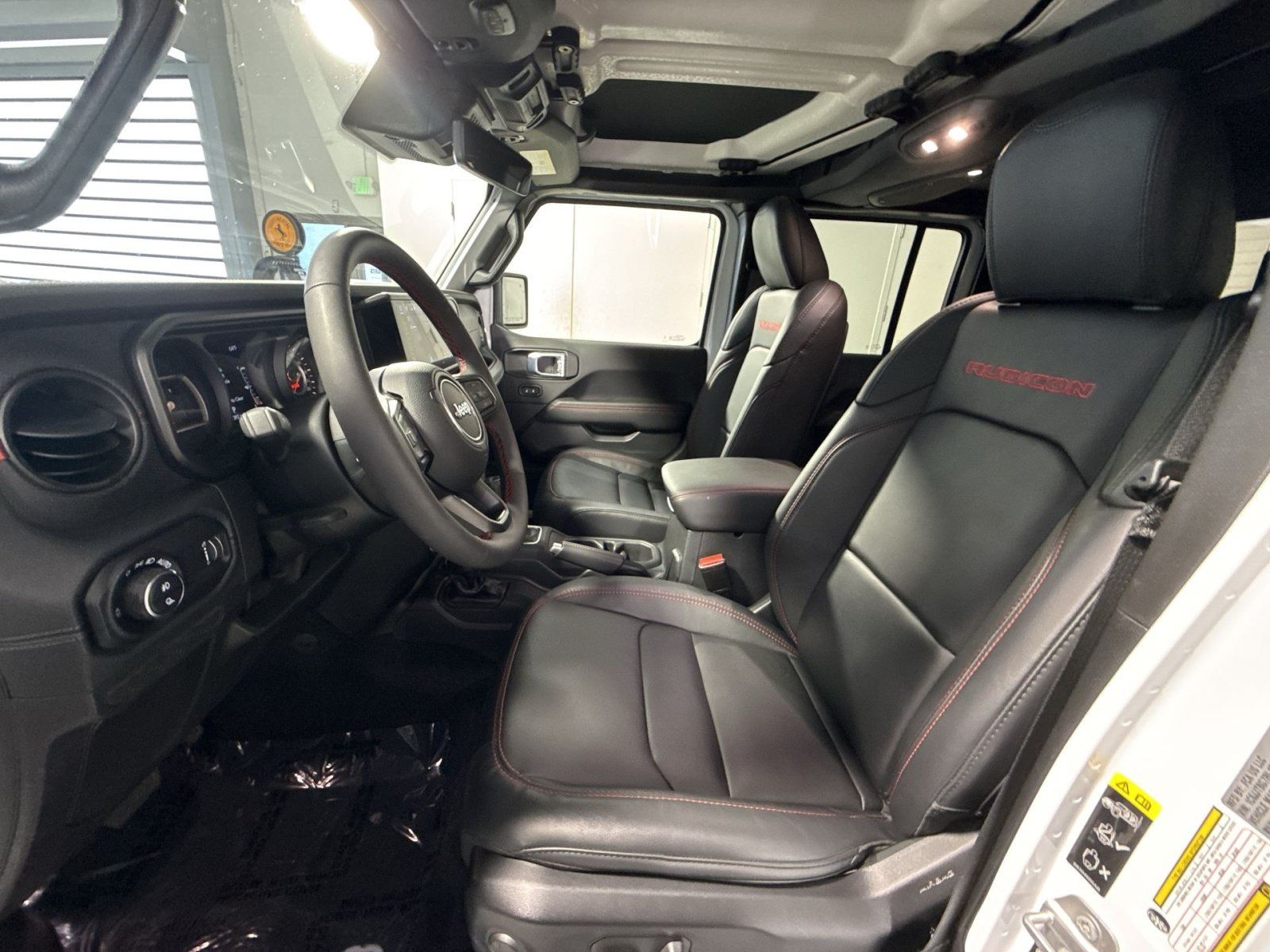 Used 2024 Jeep Gladiator Rubicon AWD/4WD image 14