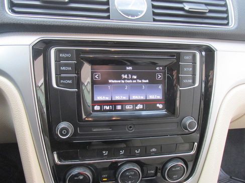 Used 2017 Volkswagen Passat 1.8T S image 45