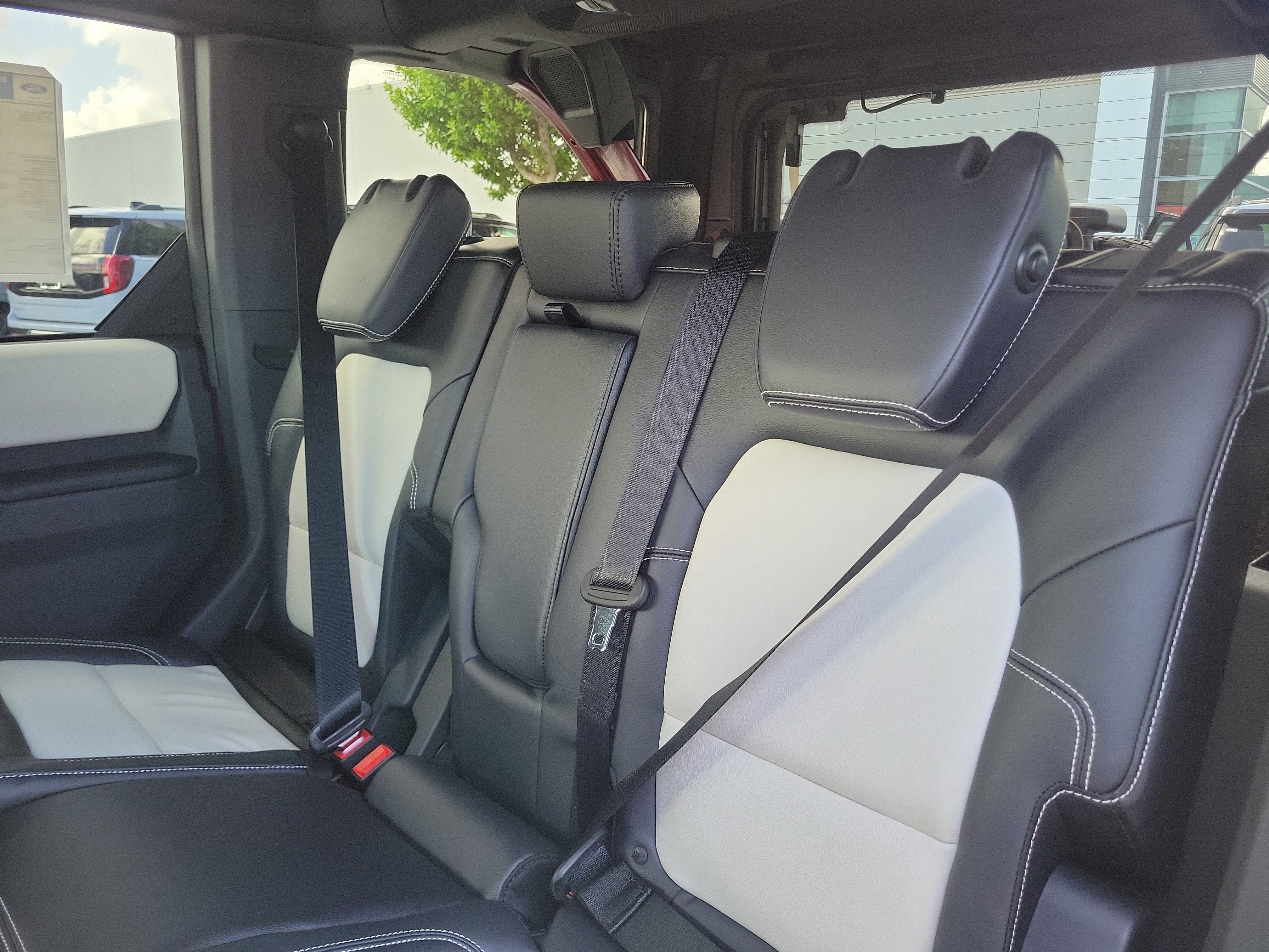 New 2026 Ford Bronco Outer Banks w/ Sasquatch Package AWD/4WD image 18