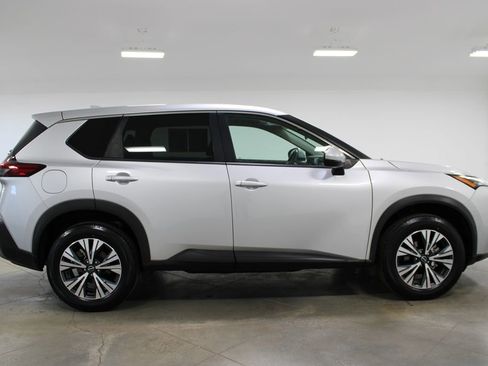 Used 2022 Nissan Rogue SV image 11