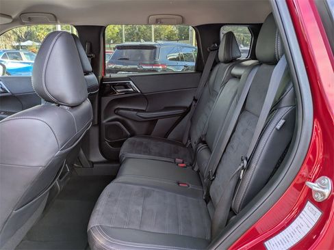 Used 2024 Mitsubishi Outlander SE image 15