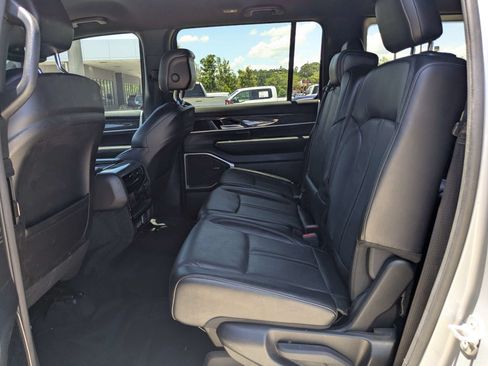 Used 2022 Jeep Wagoneer Series II AWD/4WD image 15