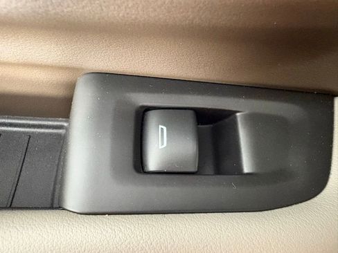 Used 2022 Chevrolet Suburban LT w/ LT Signature Package AWD/4WD image 49