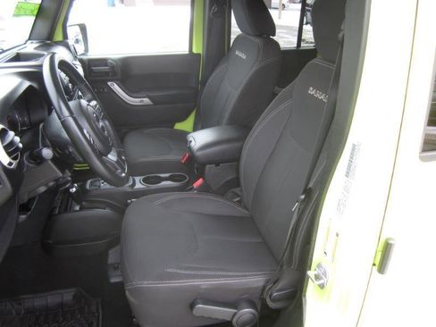 Used 2016 Jeep Wrangler Unlimited Sahara w/ Connectivity Group image 13